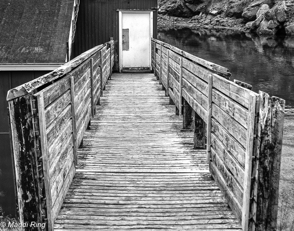 Black and white image of a walkway