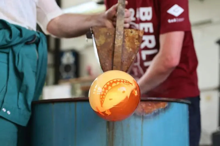 Ned Cantrell sculpted one of his fantastic inflatable balloon animals during his demo at the Berlin 2024 Conference.
