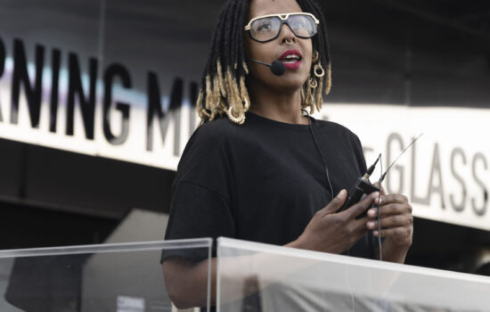 Keynote speaker Tiff Massey demonstrating at the Corning Museum of Glass Mobile Hot Shop located at the Detroit Institute of Arts. Image: Leia Guo.